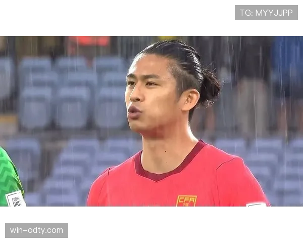 张玉宁场上猛男，下了场像会开豪车的邻家富二代，刷到就懵